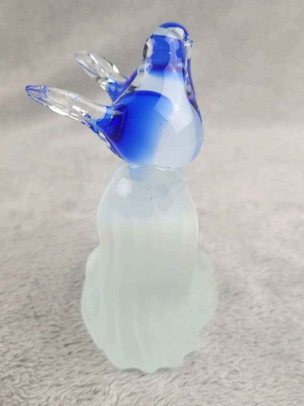 Vtg Hand Blown Art Glass Lovebirds Bluebirds Frosted Satin Wave Glass Figurine